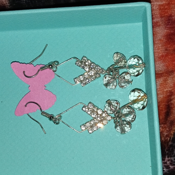 Cute stylish earrings - Picture 2 of 3
